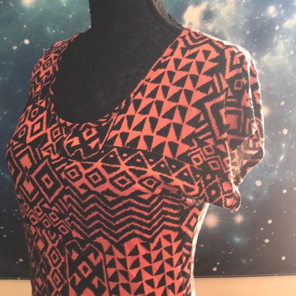 Coral and black top - Picture 4 of 8